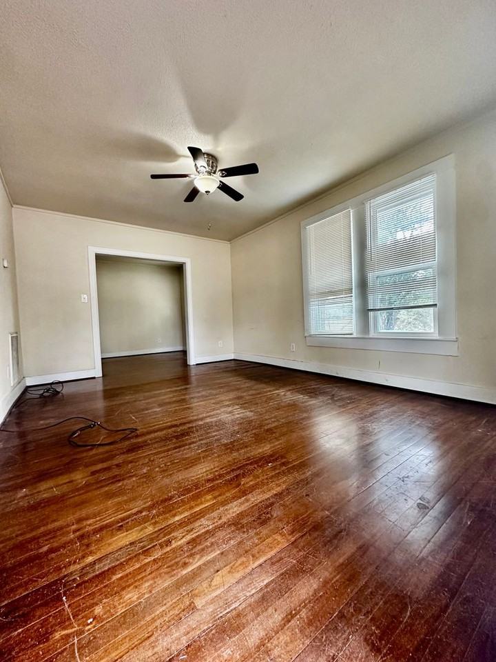 503 Roy St - Photo 4 of 12