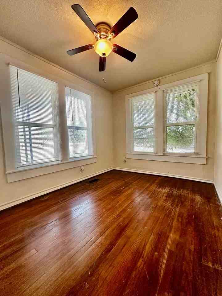 503 Roy St - Photo 5 of 12