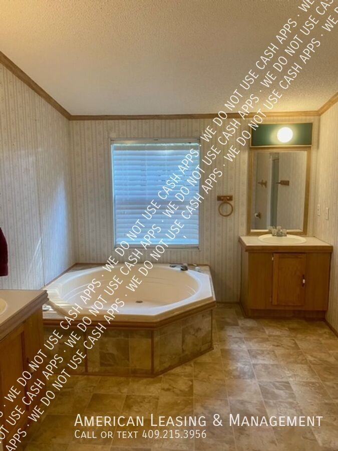 116 Knollwood St - Photo 6 of 10