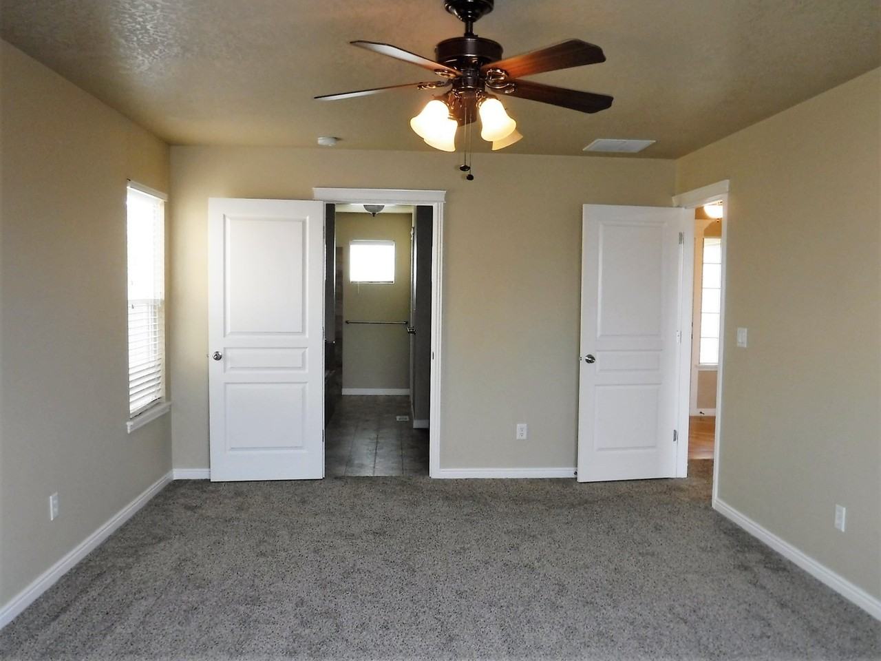 718 W Sedgewick St - Photo 7 of 21