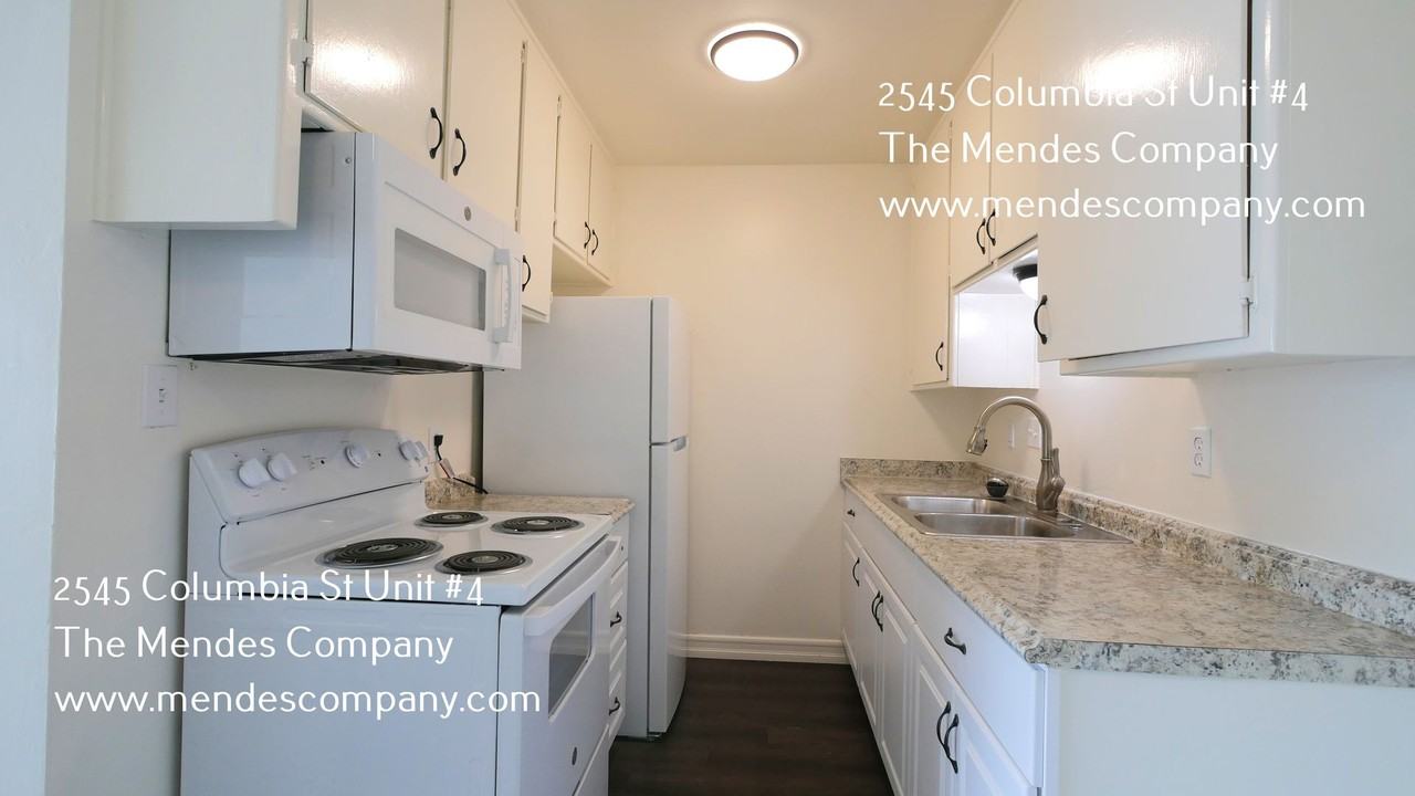 2545 Columbia St #4 - Photo 4 of 12