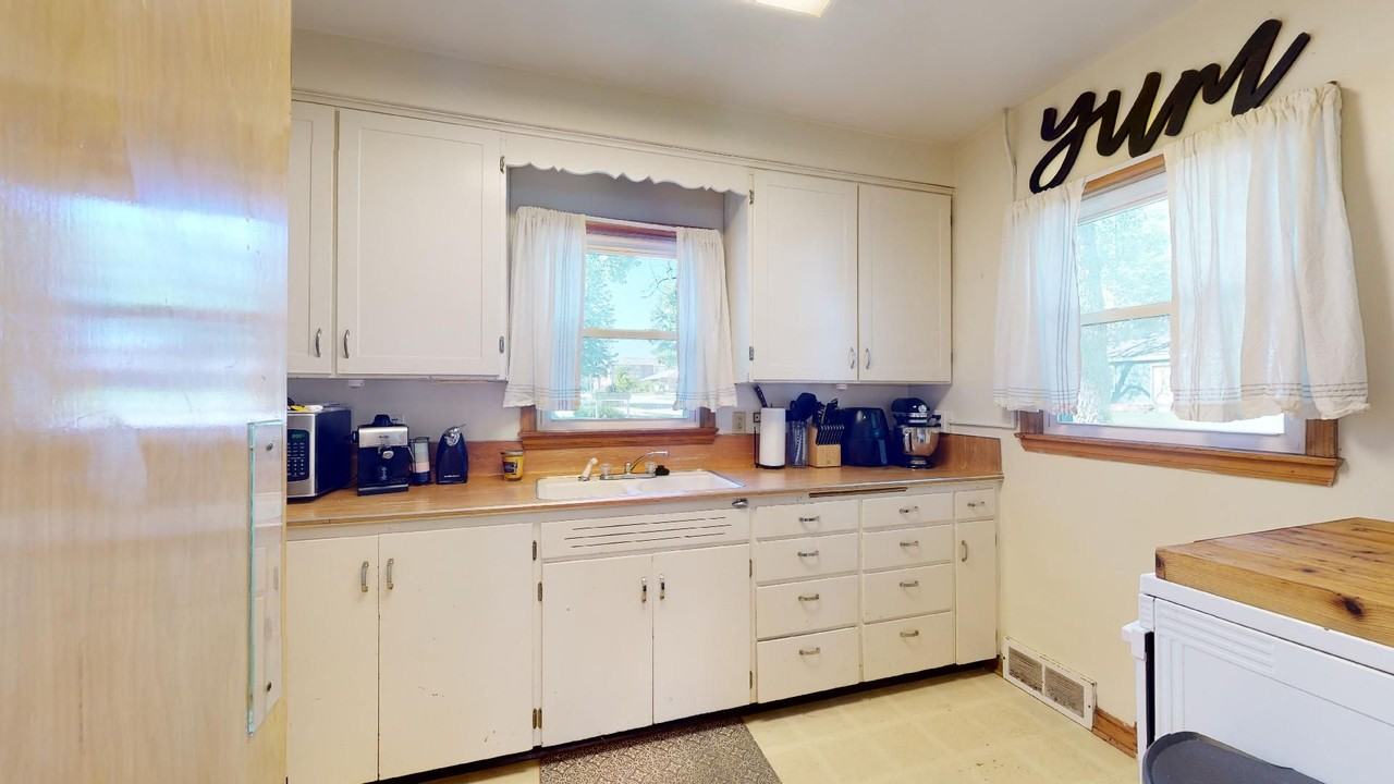 3132 Story St - Photo 2 of 18