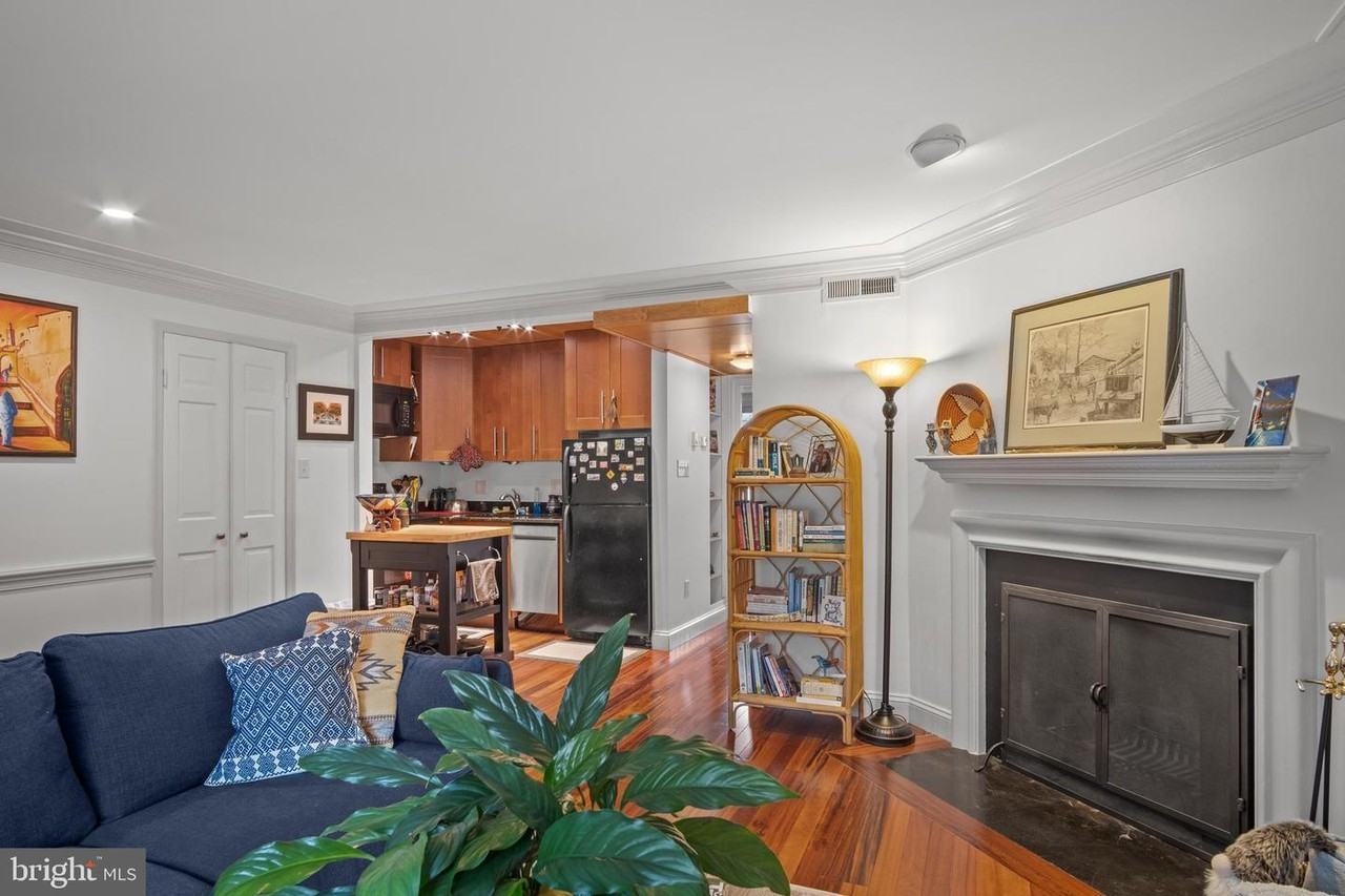 220 N Saint Asaph St Unit 20 - Photo 6 of 26