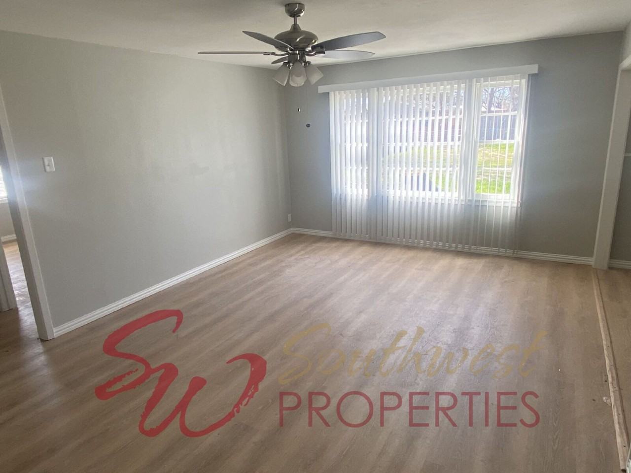 420 N Harbin Dr - Photo 2 of 10