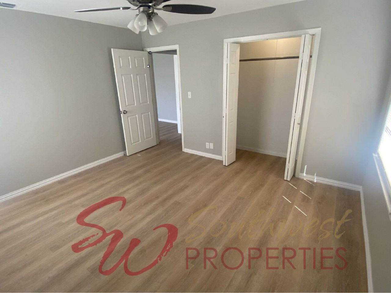 420 N Harbin Dr - Photo 6 of 10