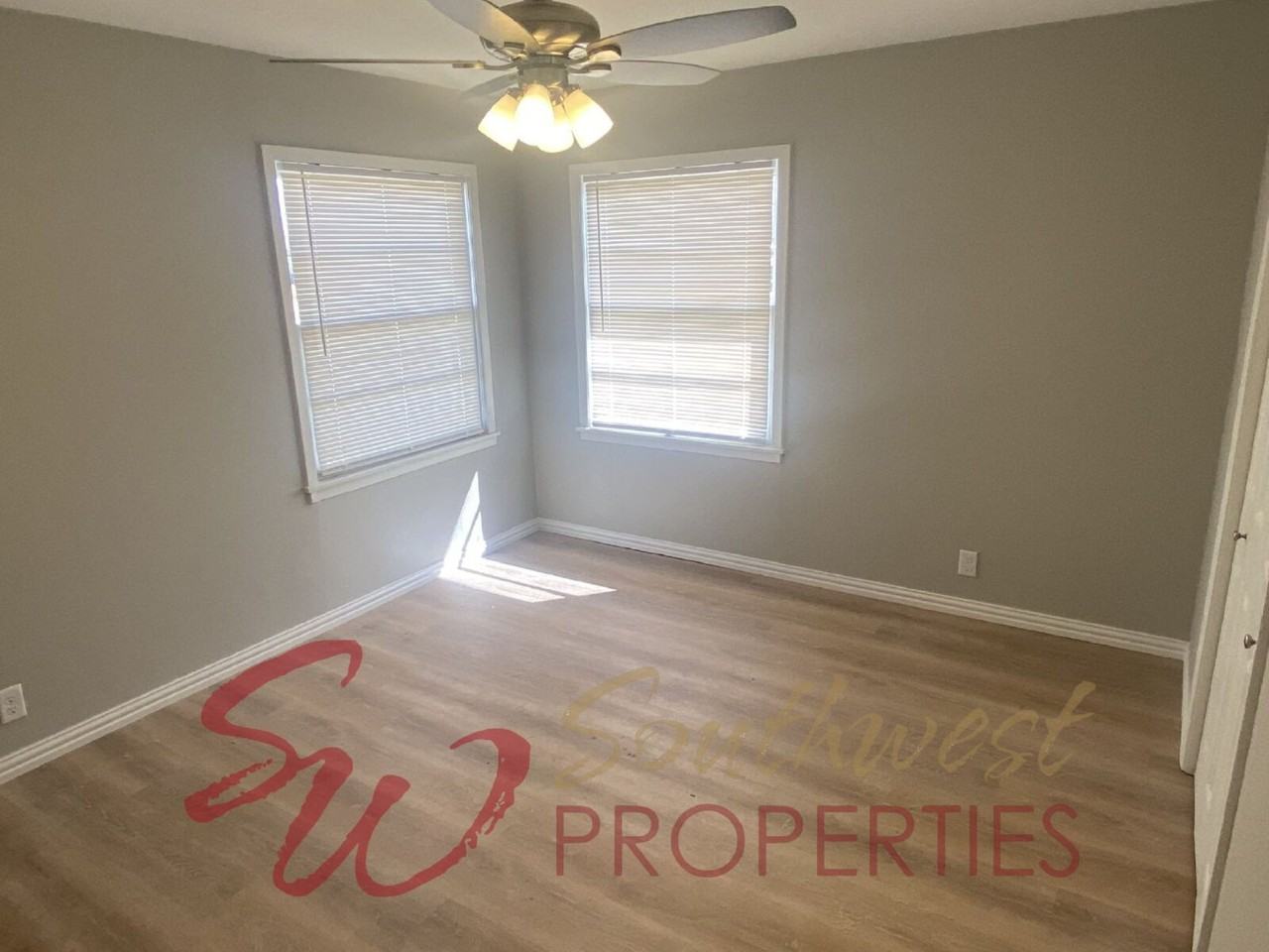 420 N Harbin Dr - Photo 7 of 10