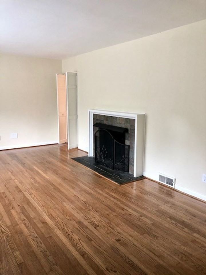 725 Ashview Dr - Photo 3 of 13