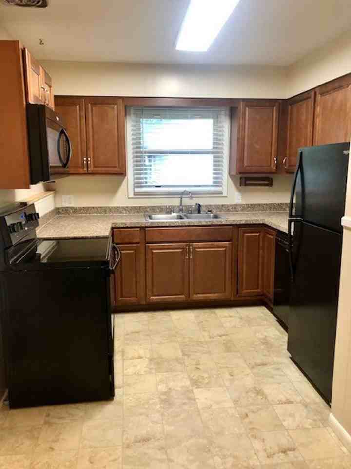 725 Ashview Dr - Photo 4 of 13