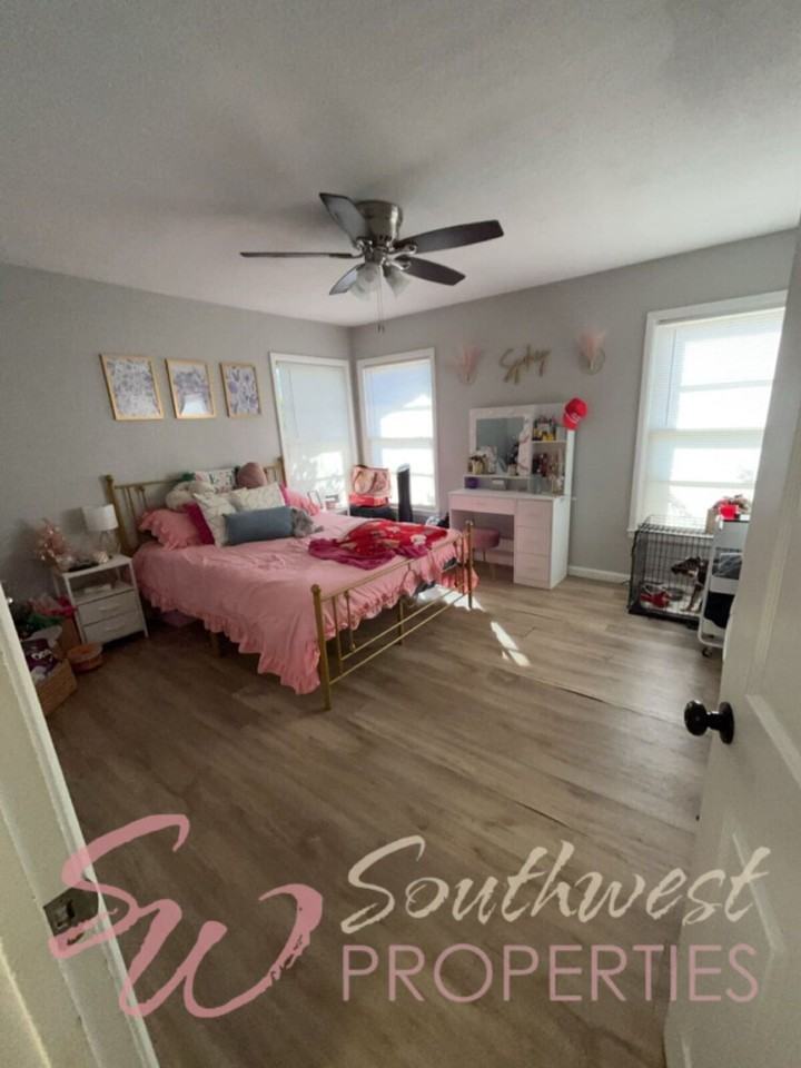 511 Everett St - Photo 6 of 9