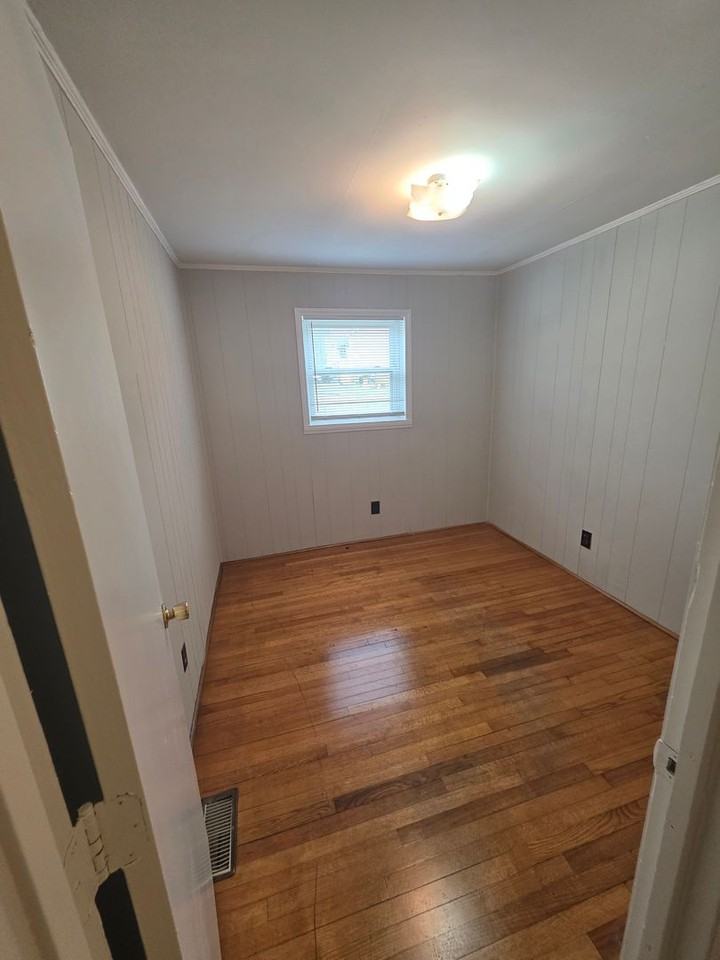 4848 Berl St - Photo 3 of 10