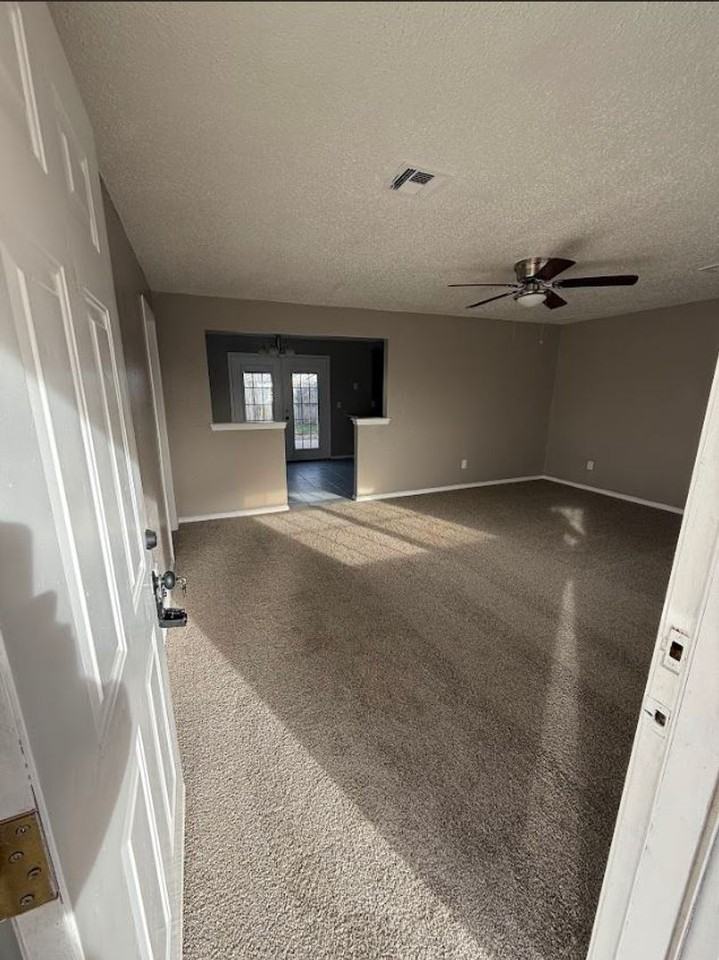 809 N Markwell Ave - Photo 5 of 21