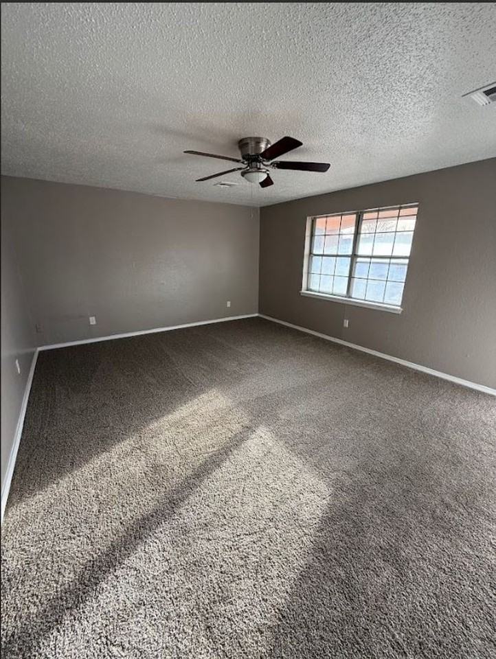 809 N Markwell Ave - Photo 6 of 21