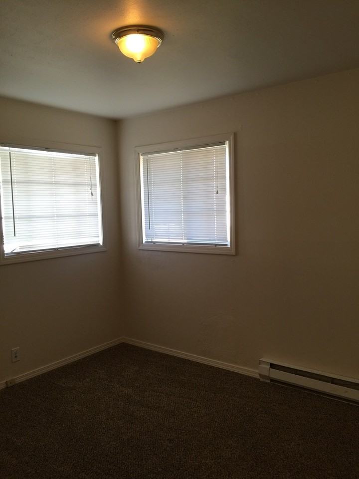 910 C St Sw - Photo 3 of 3