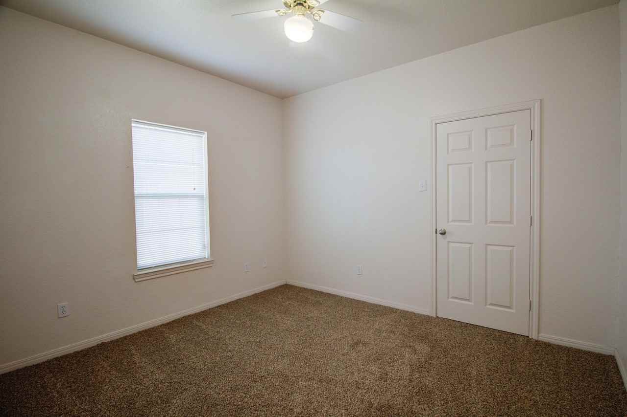 3053 Clydesdale Way - Photo 4 of 18