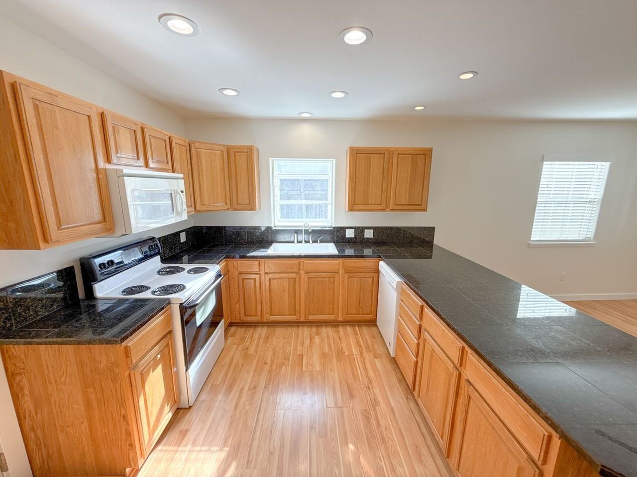 525 N 2nd St - Photo 5 of 13