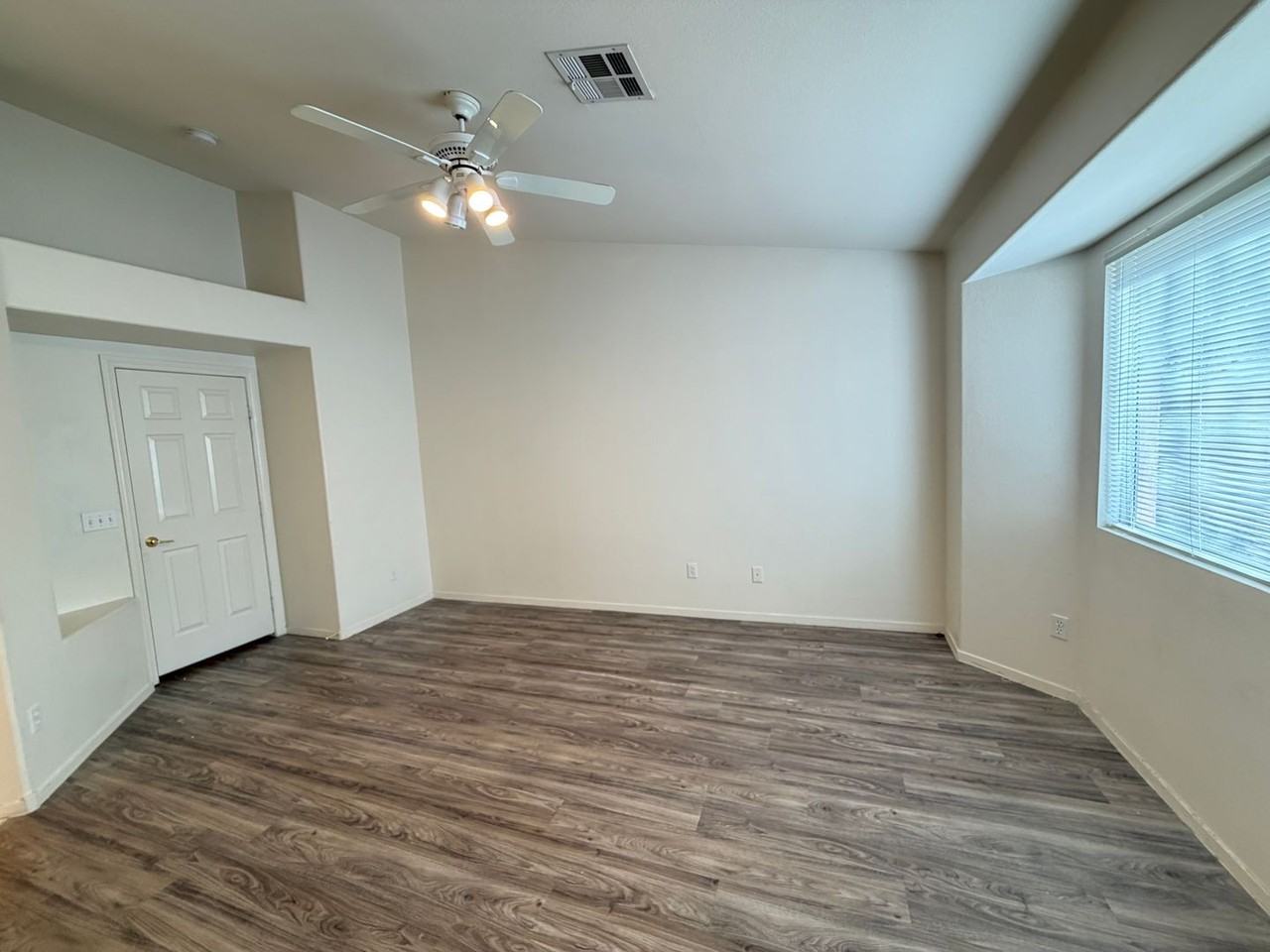 9841 Double Rock Dr - Photo 5 of 10