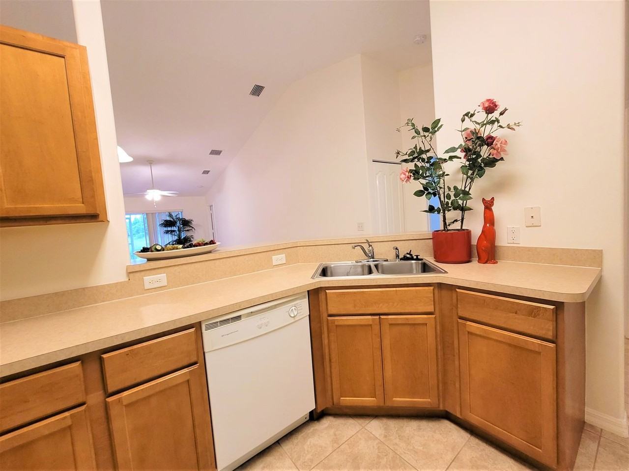 351 Del Monte Rd #B - Photo 4 of 31