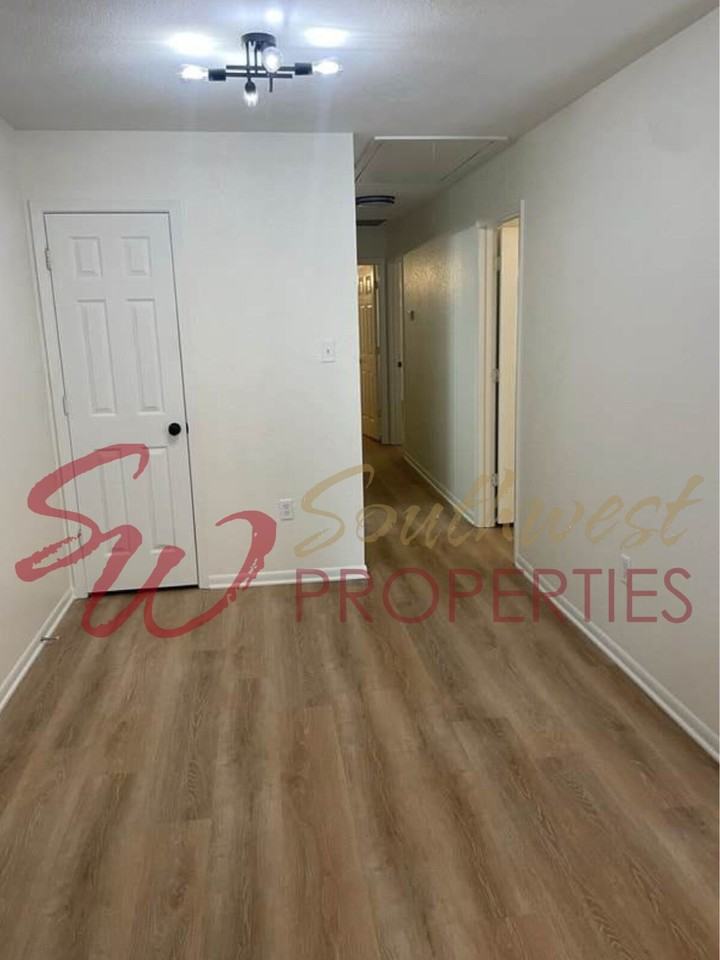 980 W Oak St - Photo 3 of 10