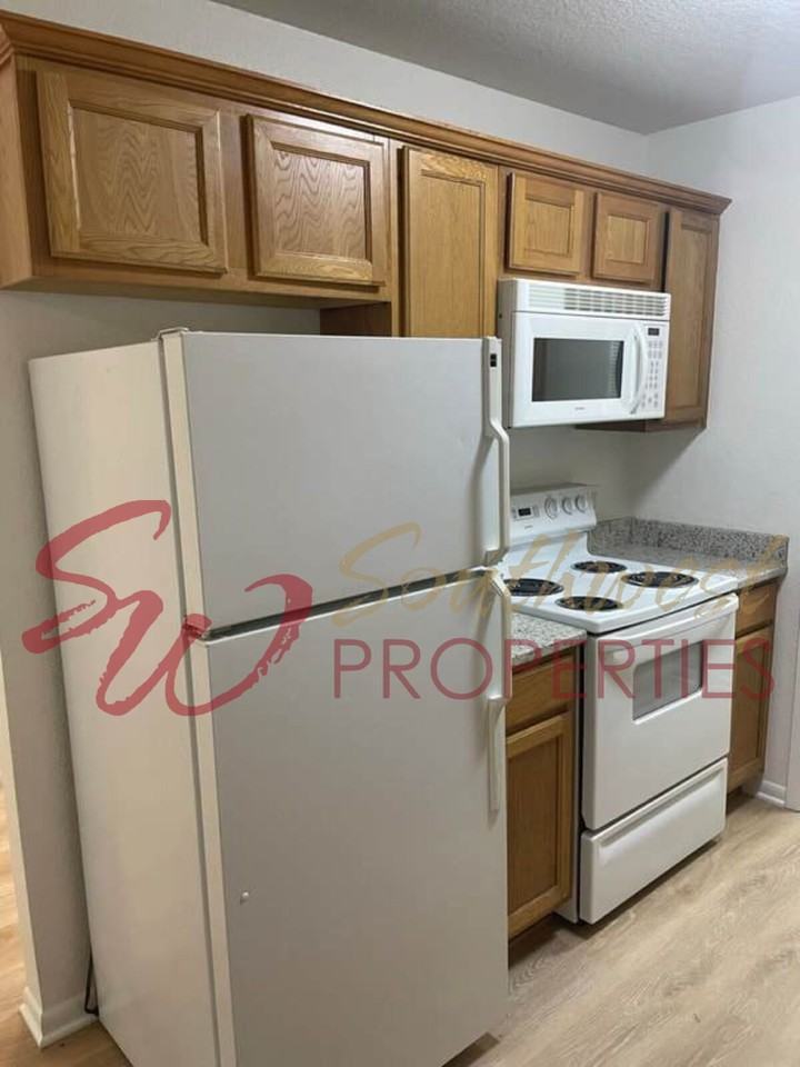 980 W Oak St - Photo 6 of 10