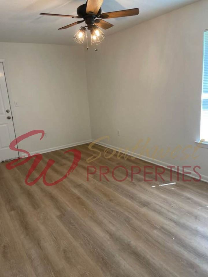 980 W Oak St - Photo 7 of 10