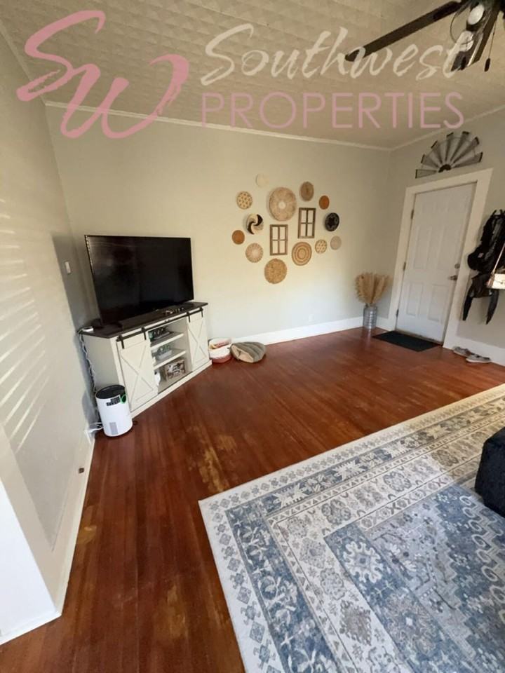 1036 W Vanderbilt St - Photo 3 of 8