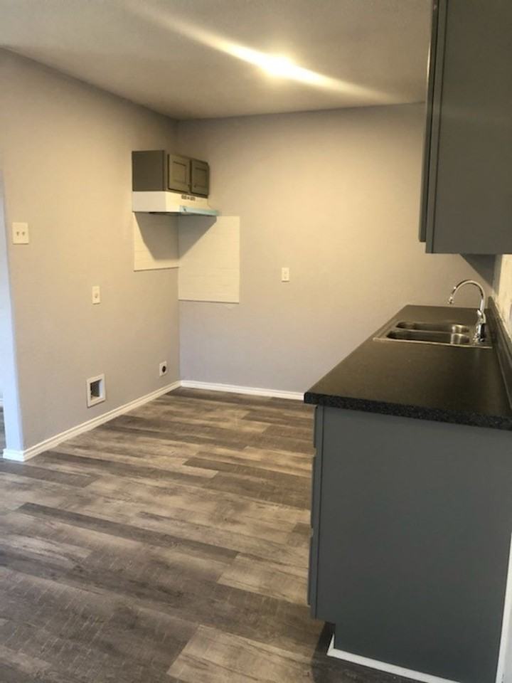 511 E Sayers Ave - Photo 5 of 19