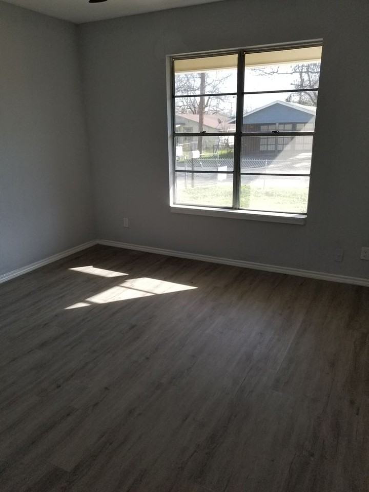 511 E Sayers Ave - Photo 6 of 19