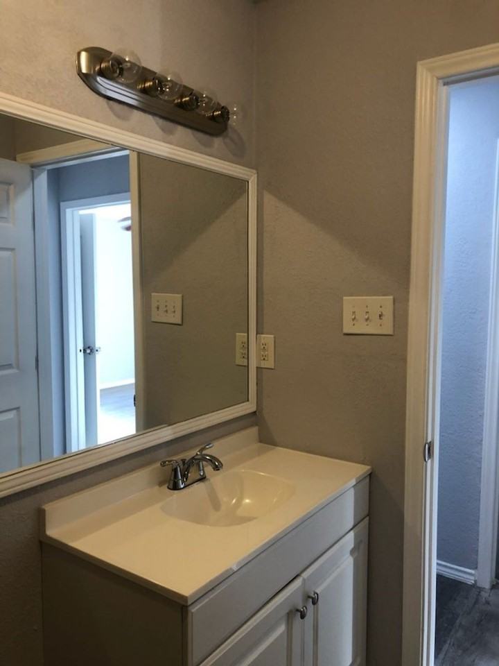 511 E Sayers Ave - Photo 5 of 19