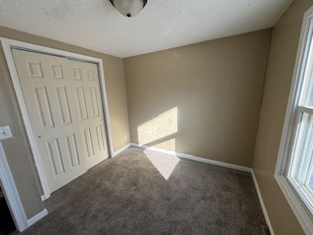 63 Zuma St - Photo 5 of 12