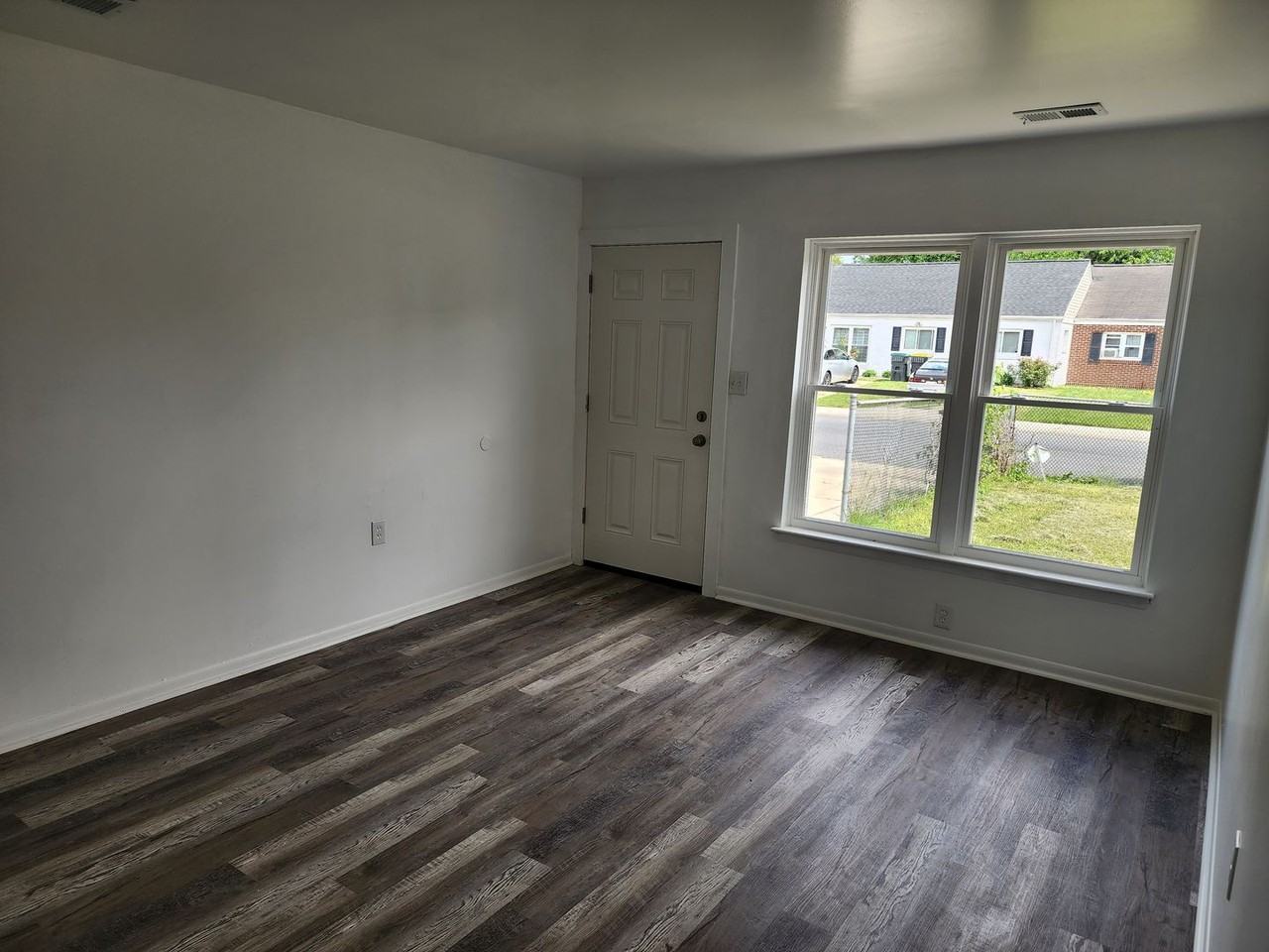 39 Simonds Dr - Photo 2 of 20