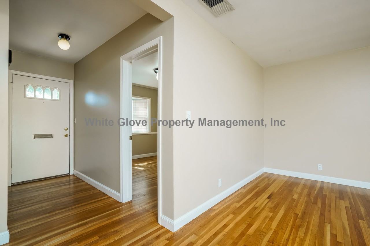 2143 W Porter Ave - Photo 4 of 17