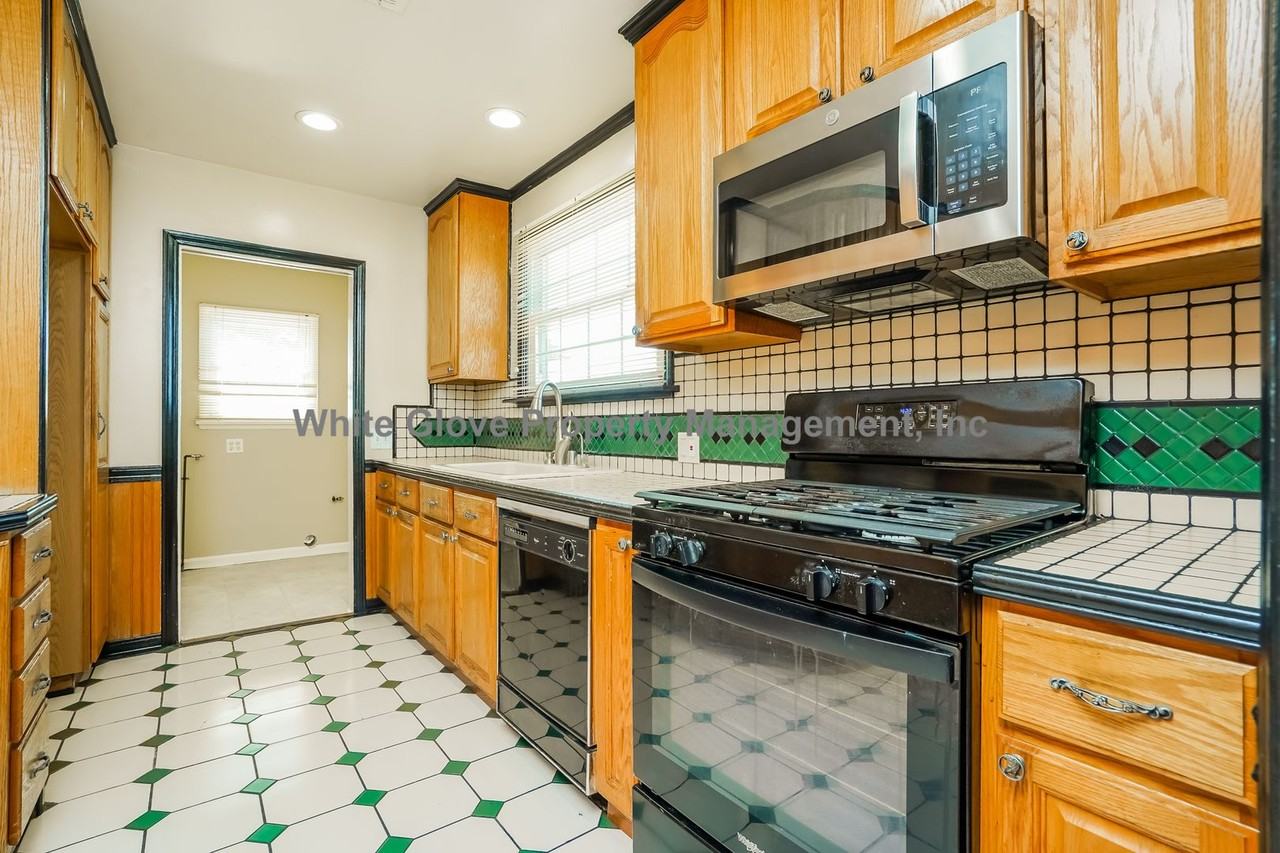 2143 W Porter Ave - Photo 7 of 17