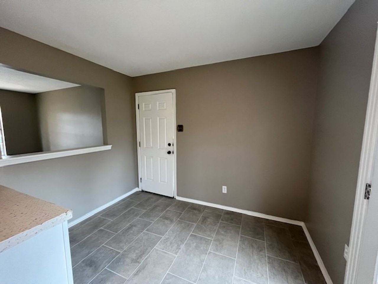 3016 Mayfair Dr - Photo 3 of 10