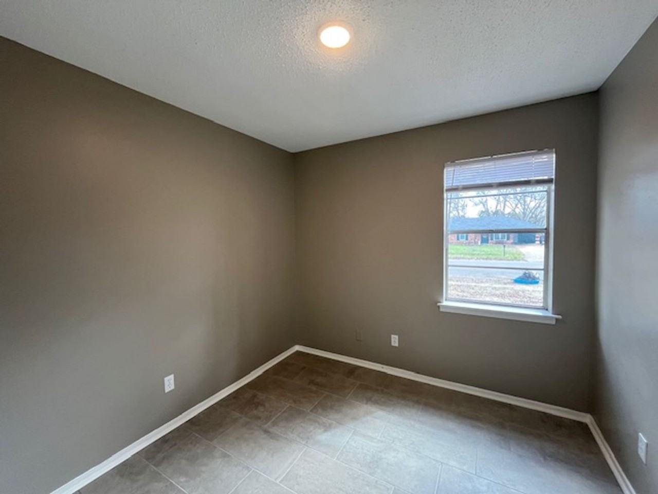 3016 Mayfair Dr - Photo 4 of 10