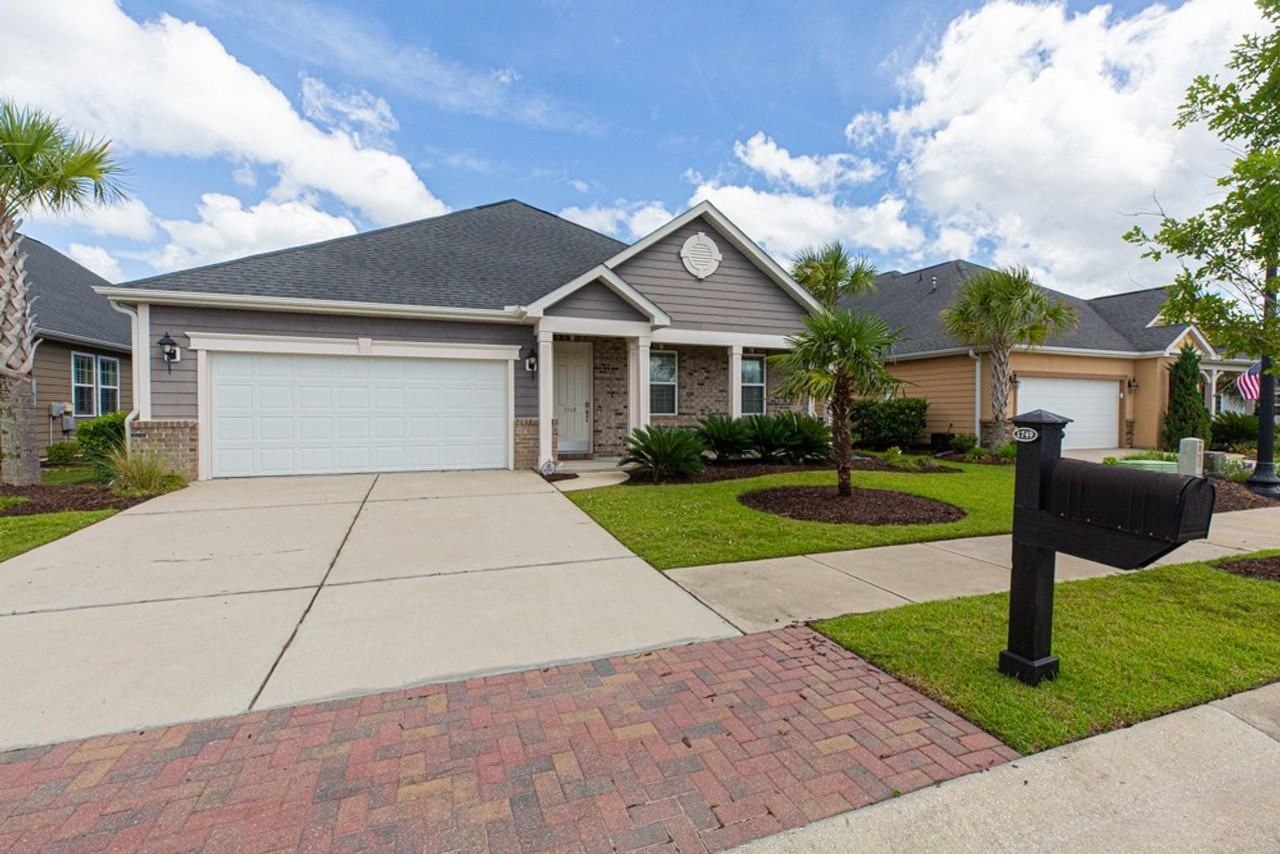 1749 Paddington St - Photo 2 of 39