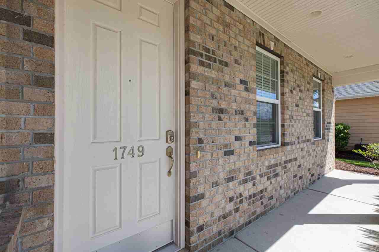 1749 Paddington St - Photo 3 of 39