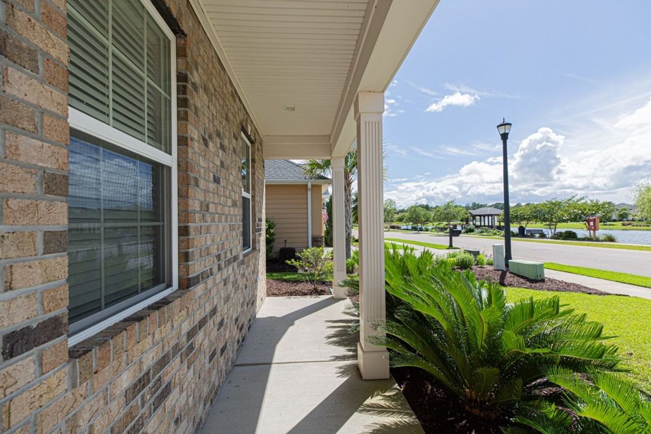 1749 Paddington St - Photo 4 of 39