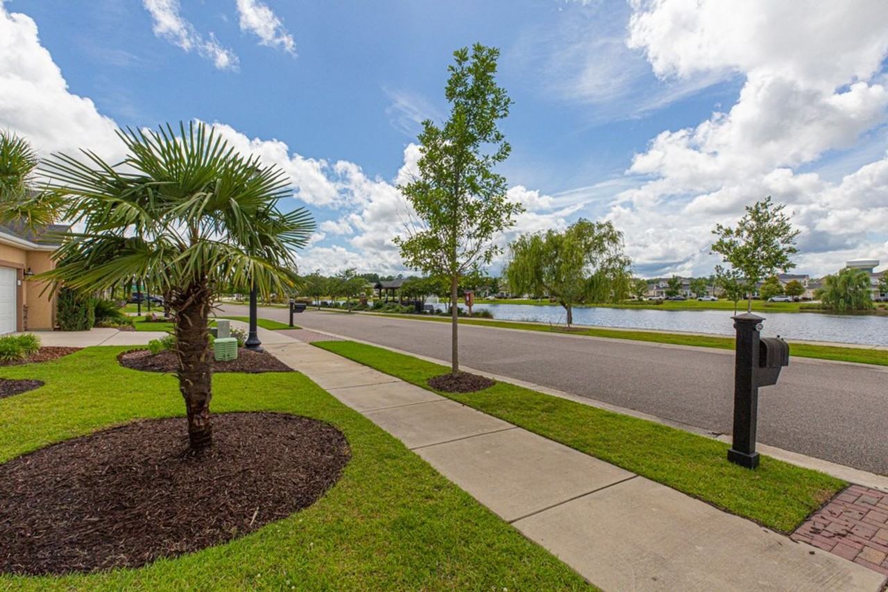 1749 Paddington St - Photo 6 of 39