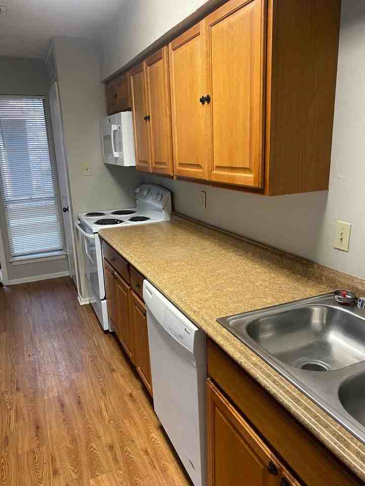 513 S Bowen Rd #J - Photo 4 of 11