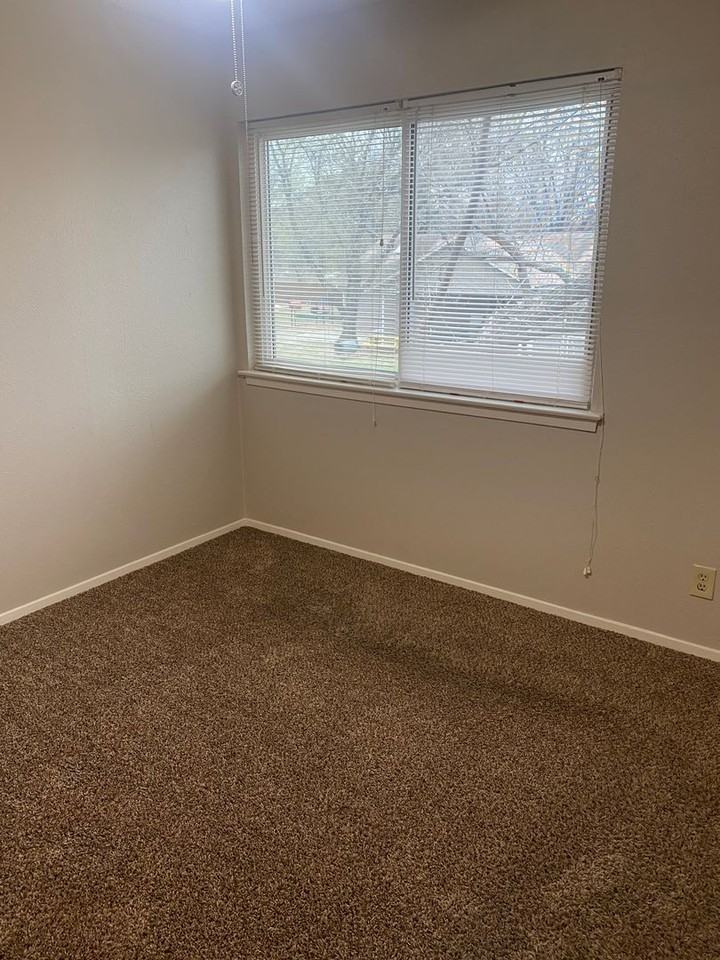 513 S Bowen Rd #J - Photo 7 of 11