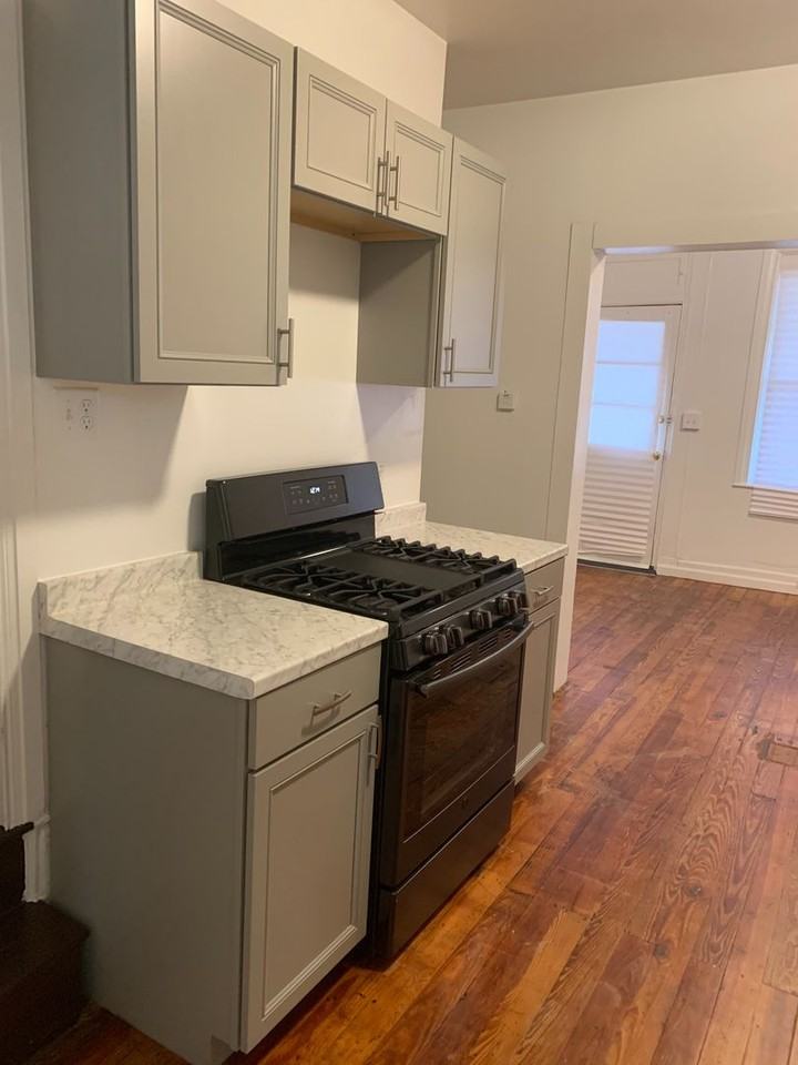 579 Smith St - Photo 5 of 14