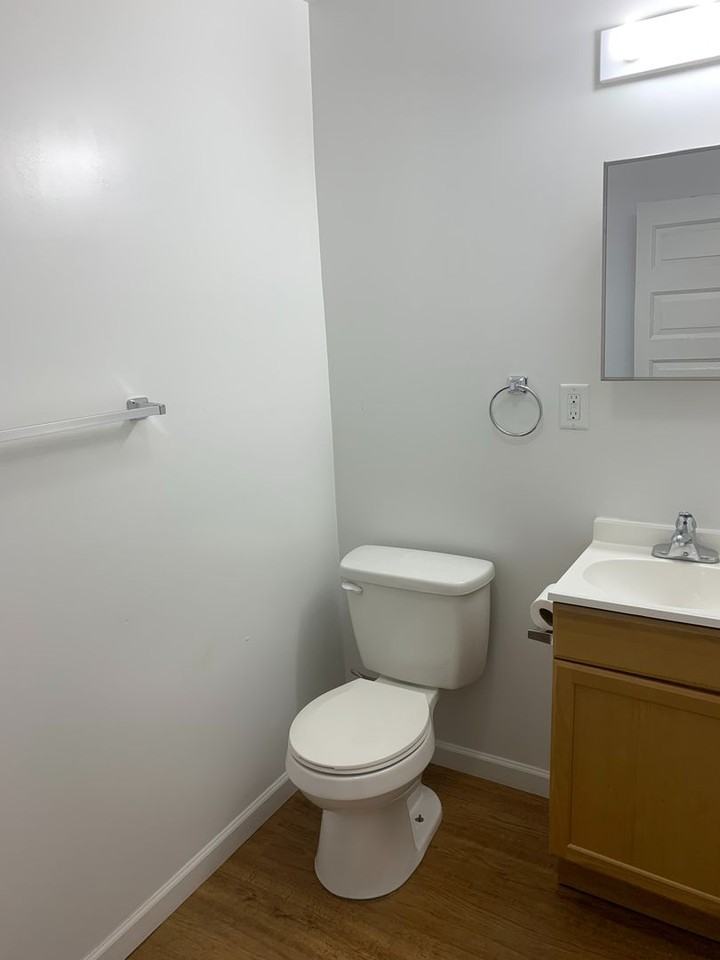 579 Smith St - Photo 6 of 14