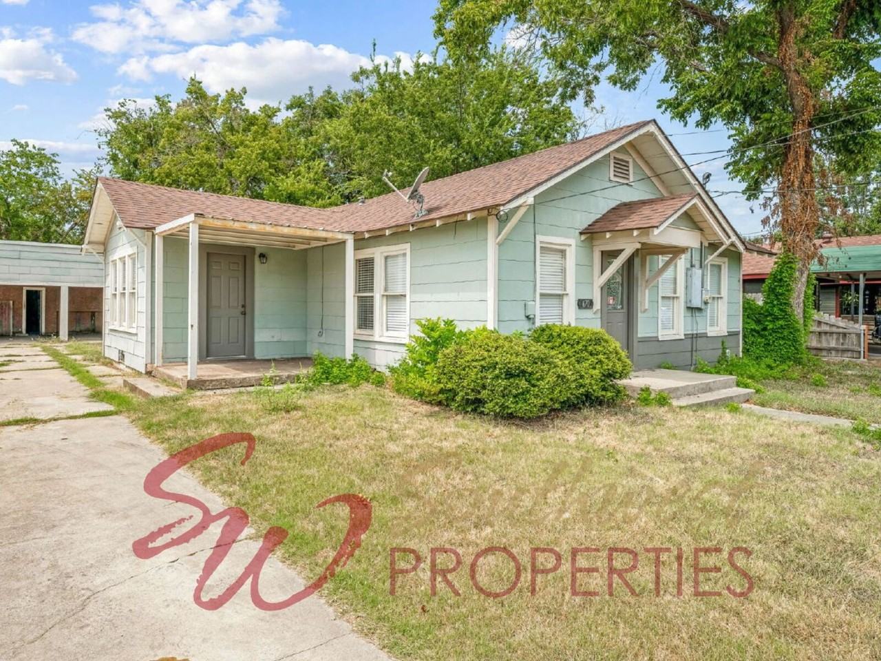 670 N Clinton St - Photo 2 of 18