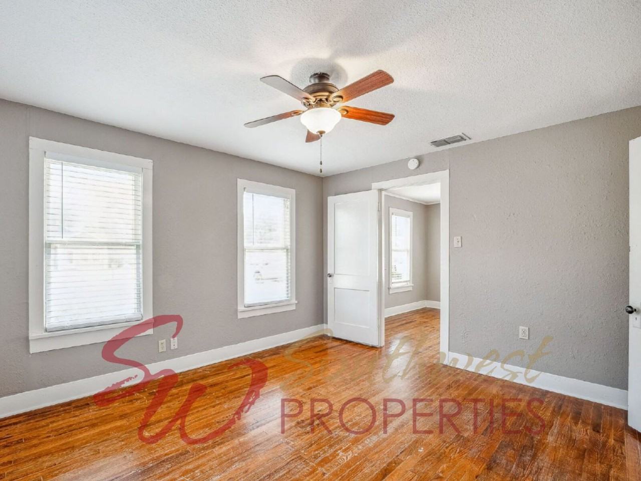 670 N Clinton St - Photo 4 of 18