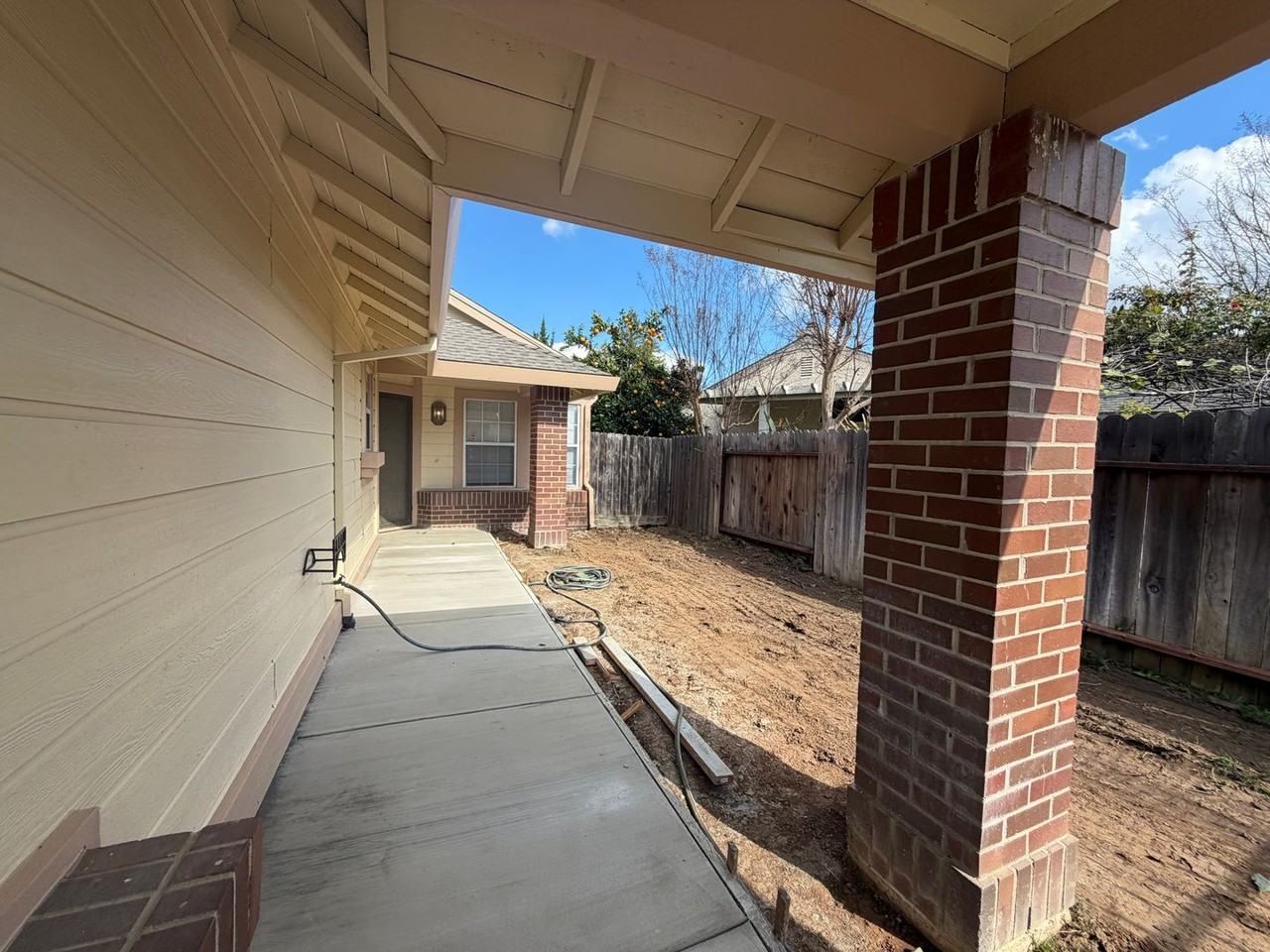 7837 Gadsby Ct - Photo 2 of 23