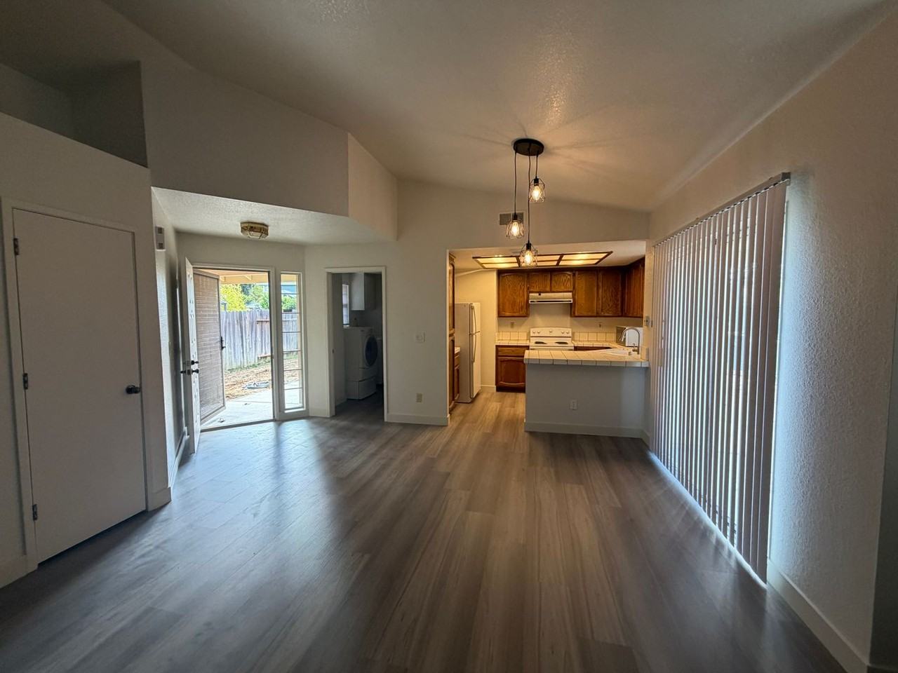 7837 Gadsby Ct - Photo 5 of 23