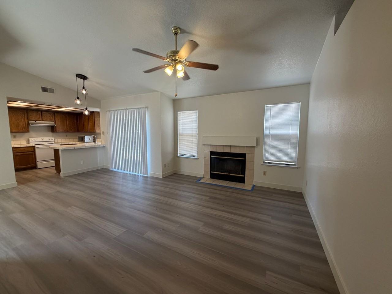 7837 Gadsby Ct - Photo 6 of 23