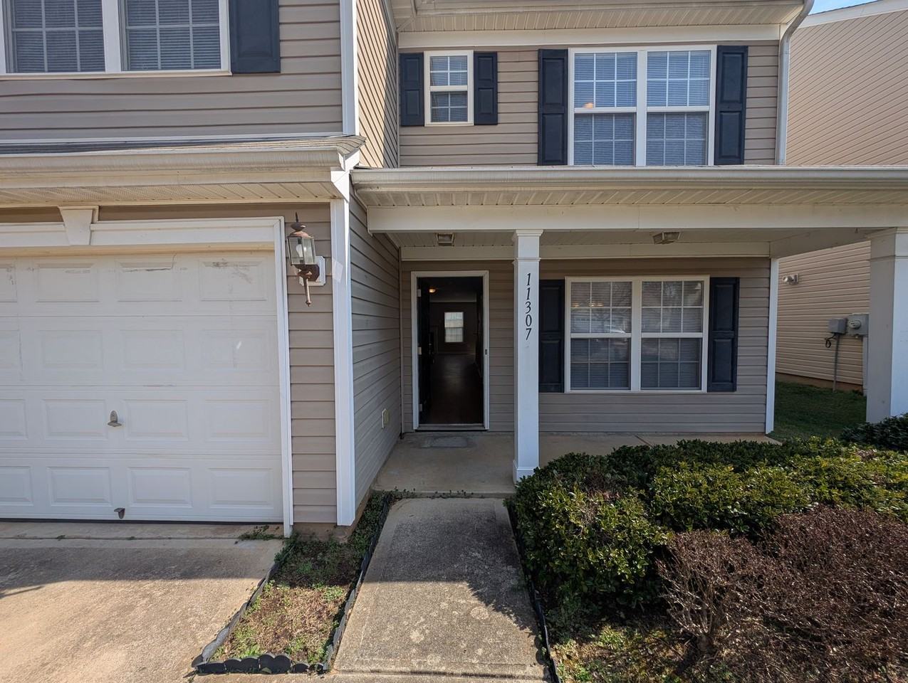 11307 Breezehill Ln - Photo 2 of 33