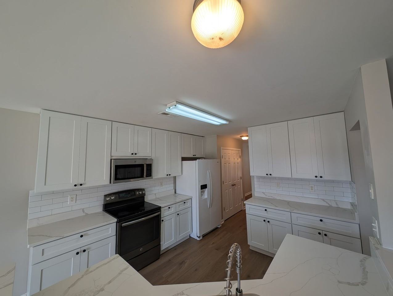 11307 Breezehill Ln - Photo 3 of 33