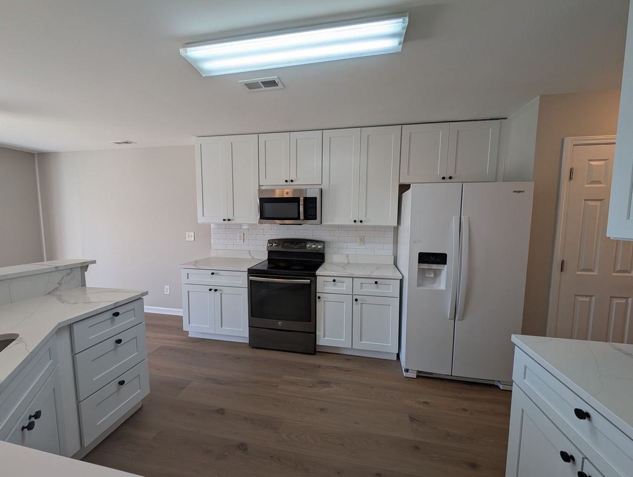 11307 Breezehill Ln - Photo 4 of 33